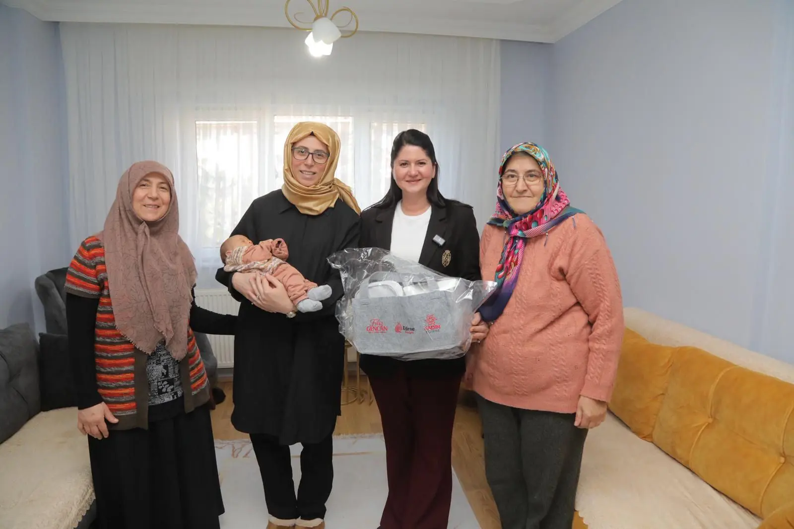 İLK YENİDOĞAN PAKETİ BAŞKAN GENCAN’DAN